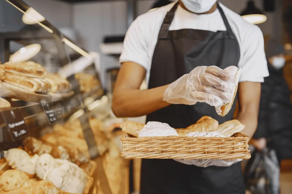 Khay bánh mới ra lò tại Nguyễn Văn Diễn